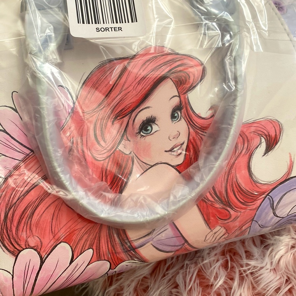 NWT!✨RARE EXCLUSIVE✨ Gorgeous Loungefly Ariel Sketch Large Tote Purse! 🌺💖